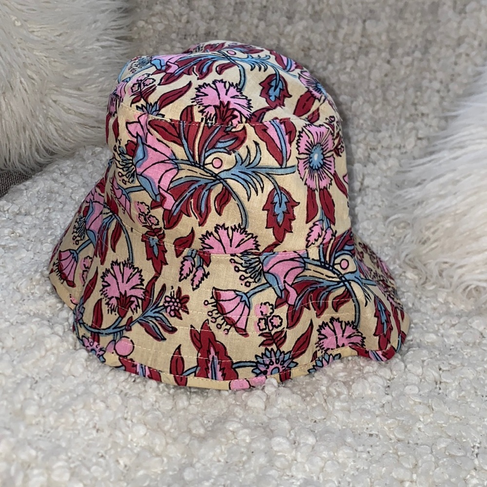 NWT Hat Attack 💯 cotton floral bucket hat